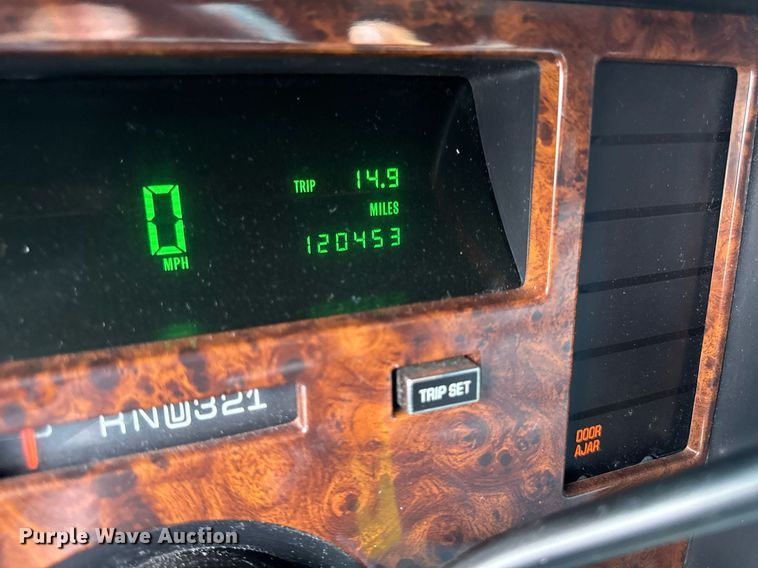 image for item EM2127 1995 Cadillac Fleetwood limousine