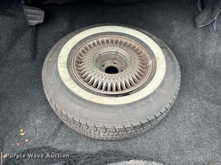 image for item EM2127 1995 Cadillac Fleetwood limousine