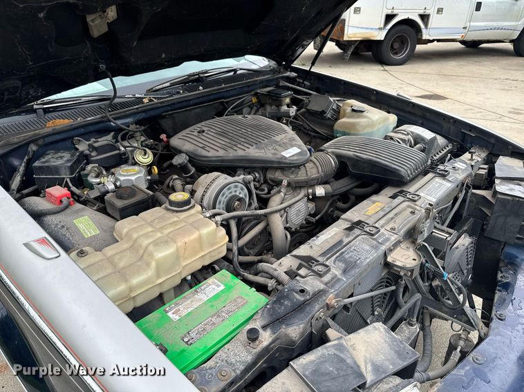 image for item EM2127 1995 Cadillac Fleetwood limousine