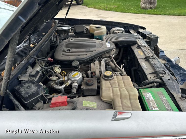 image for item EM2127 1995 Cadillac Fleetwood limousine