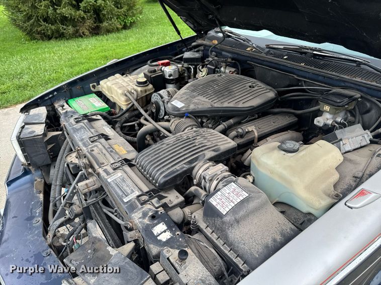 image for item EM2127 1995 Cadillac Fleetwood limousine