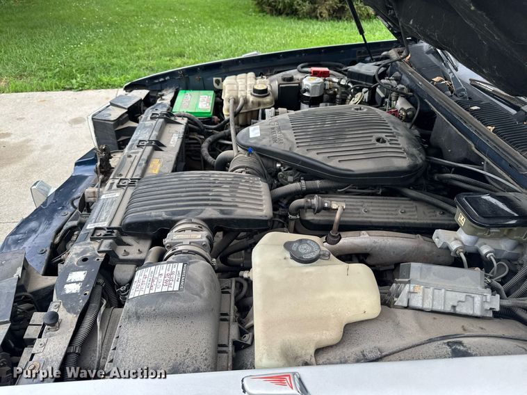 image for item EM2127 1995 Cadillac Fleetwood limousine