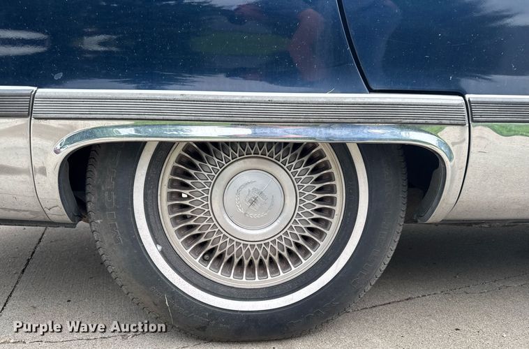 image for item EM2127 1995 Cadillac Fleetwood limousine