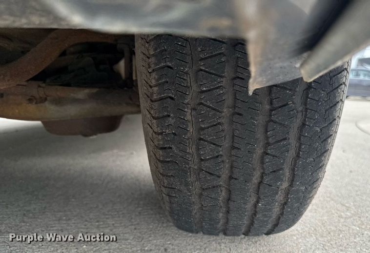 image for item EM2127 1995 Cadillac Fleetwood limousine