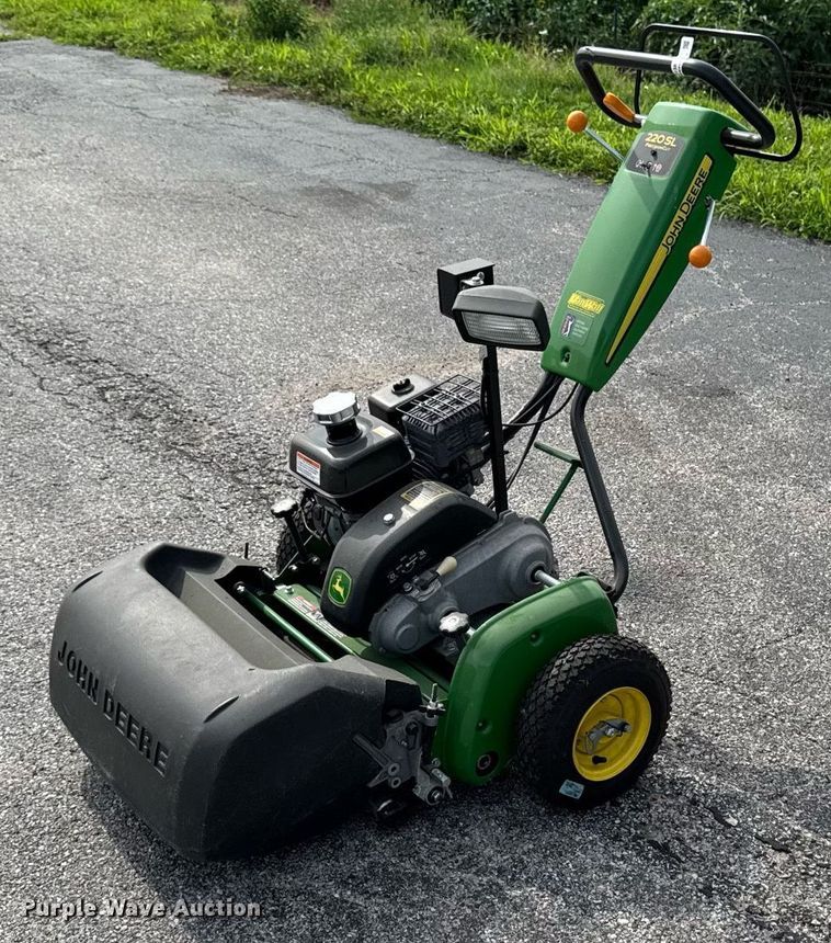 image for item EM2138 2020 John Deere 220SL greens mower