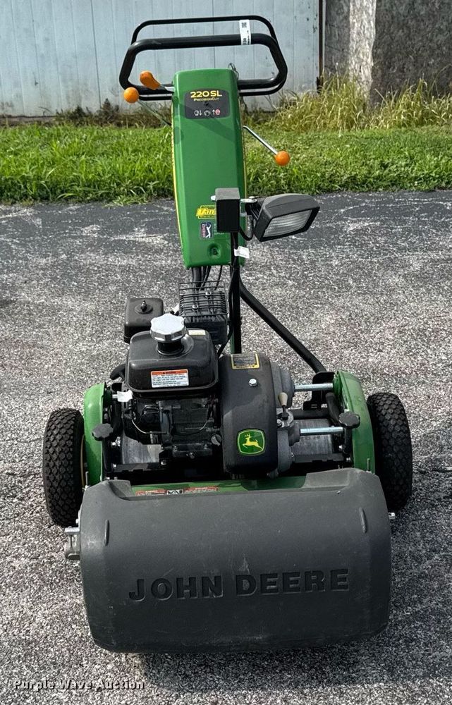 image for item EM2138 2020 John Deere 220SL greens mower