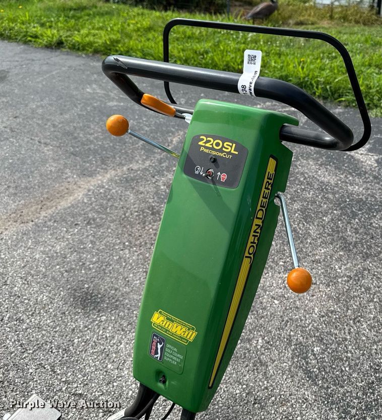 image for item EM2138 2020 John Deere 220SL greens mower