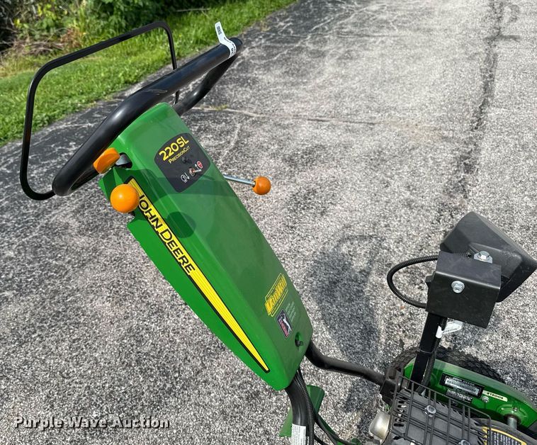 image for item EM2138 2020 John Deere 220SL greens mower