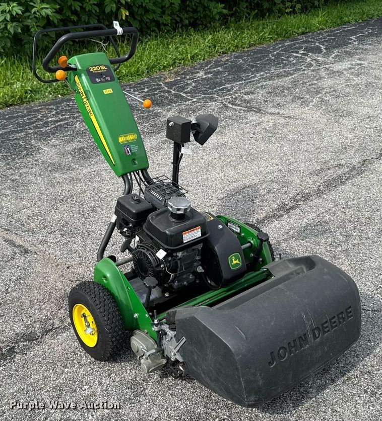 image for item EM2139 2020 John Deere 220 SL greens mower