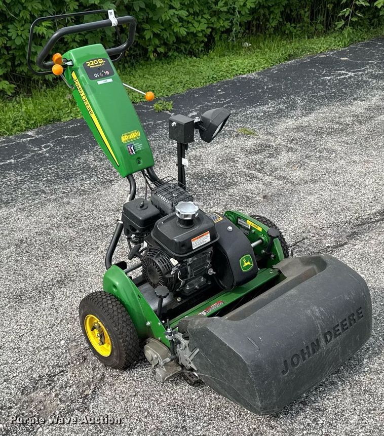 image for item EM2141 2020 John Deere 220 SL greens mower