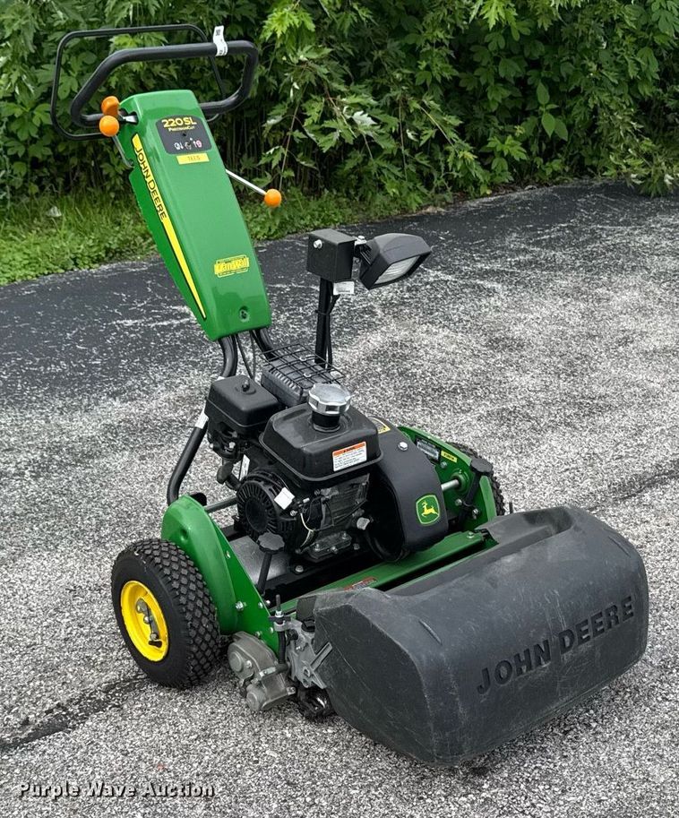 image for item EM2142 2020 John Deere 220 SL greens mower