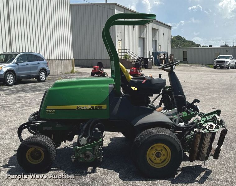 image for item EM2143 John Deere 7700 reel mower
