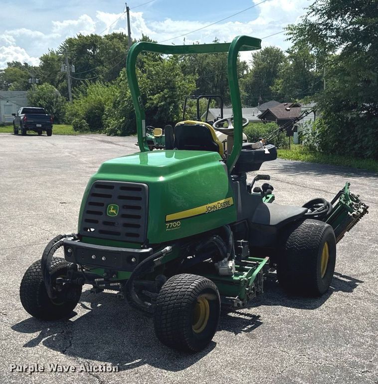 image for item EM2143 John Deere 7700 reel mower
