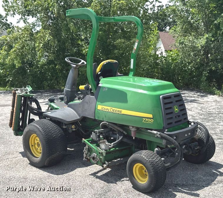 image for item EM2143 John Deere 7700 reel mower