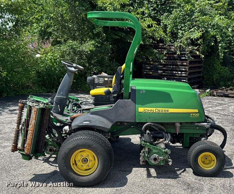 image for item EM2143 John Deere 7700 reel mower