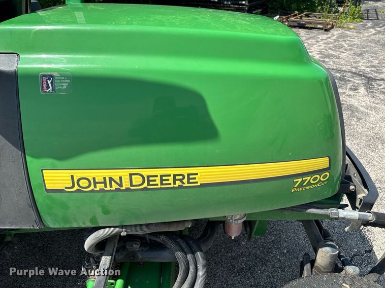image for item EM2143 John Deere 7700 reel mower