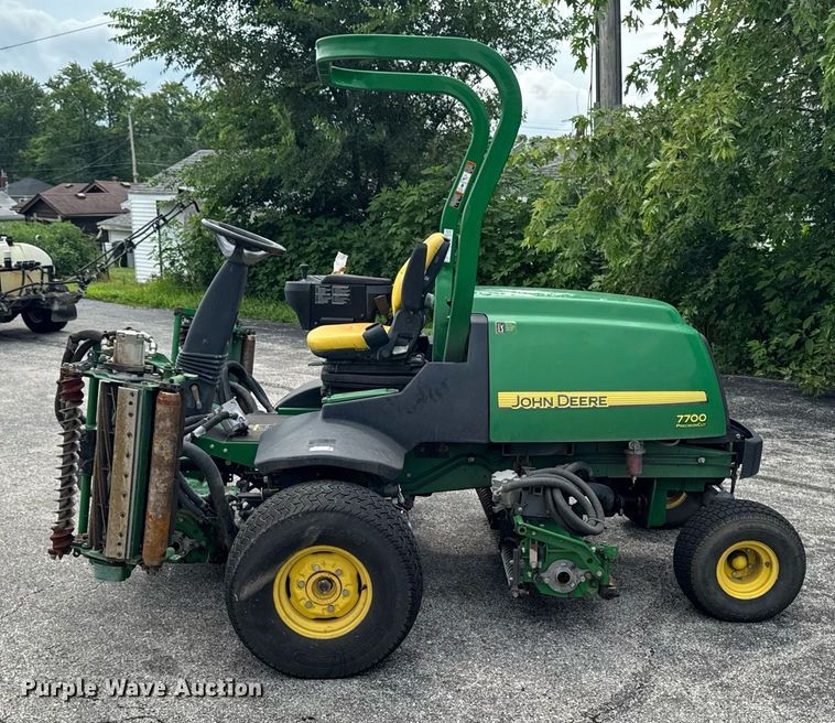 image for item EM2144 John Deere 7700 Precision Cut reel mower