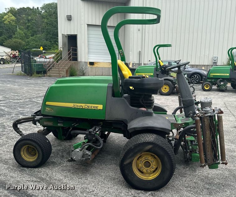 image for item EM2145 John Deere 7500 E-Cut Hybrid reel mower