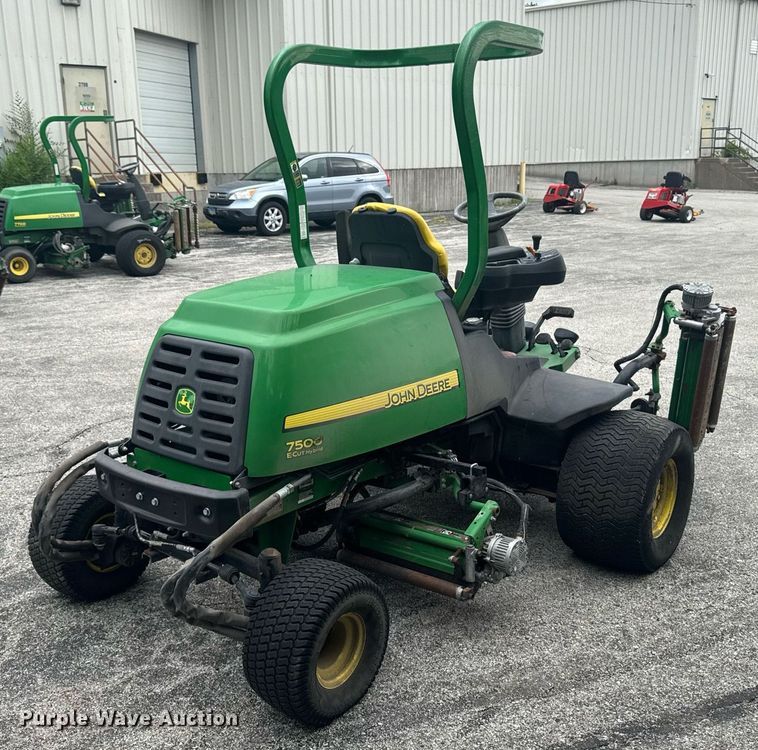 image for item EM2145 John Deere 7500 E-Cut Hybrid reel mower