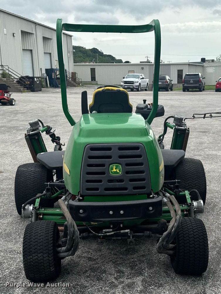 image for item EM2145 John Deere 7500 E-Cut Hybrid reel mower