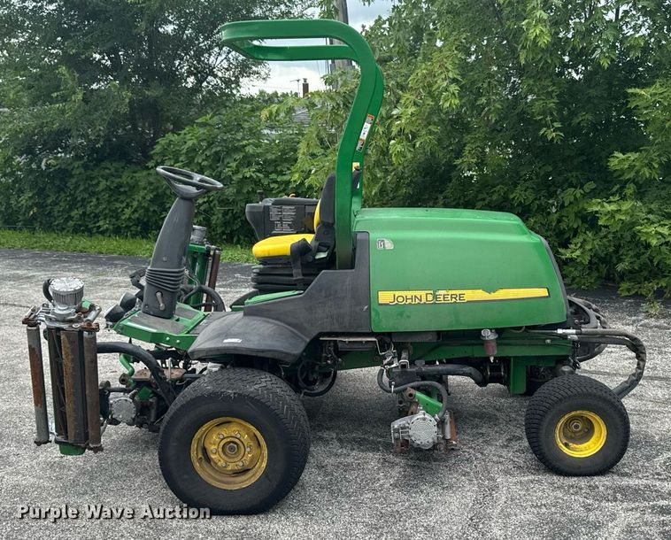 image for item EM2145 John Deere 7500 E-Cut Hybrid reel mower