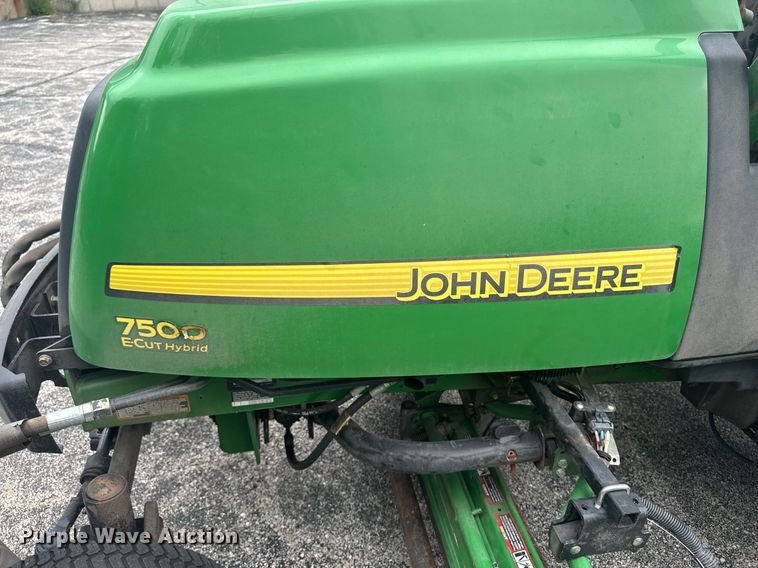 image for item EM2145 John Deere 7500 E-Cut Hybrid reel mower