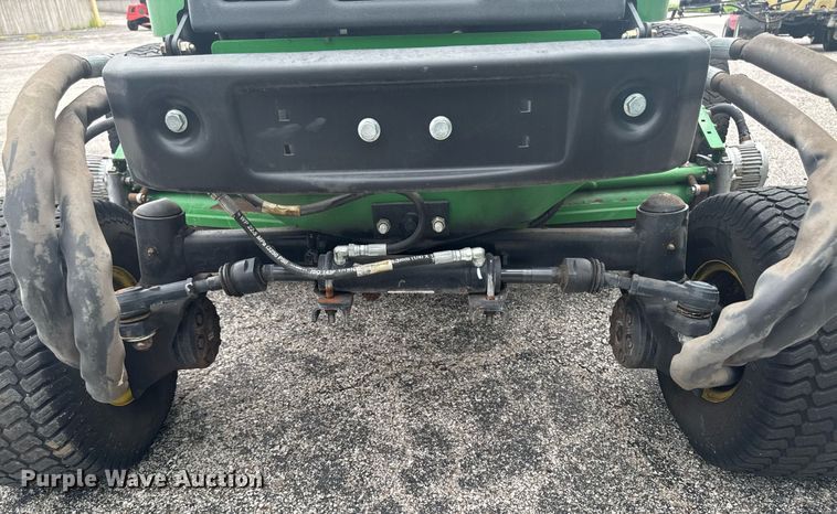 image for item EM2145 John Deere 7500 E-Cut Hybrid reel mower