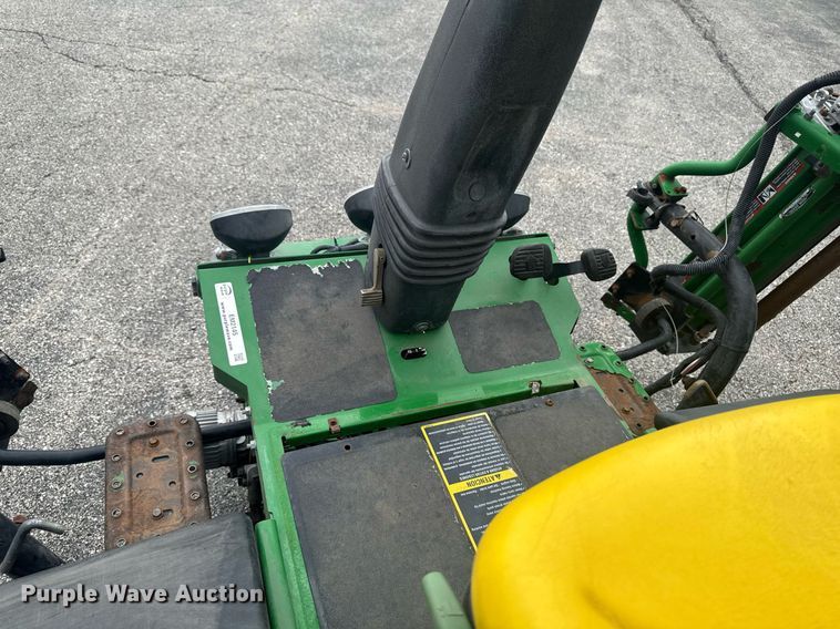 image for item EM2145 John Deere 7500 E-Cut Hybrid reel mower