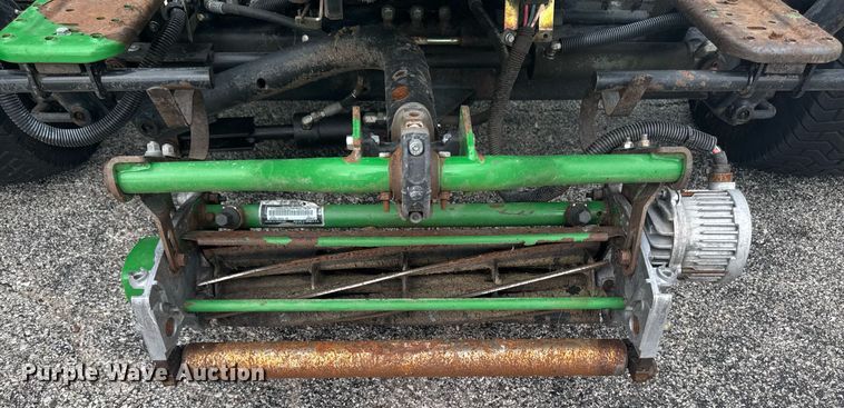 image for item EM2145 John Deere 7500 E-Cut Hybrid reel mower