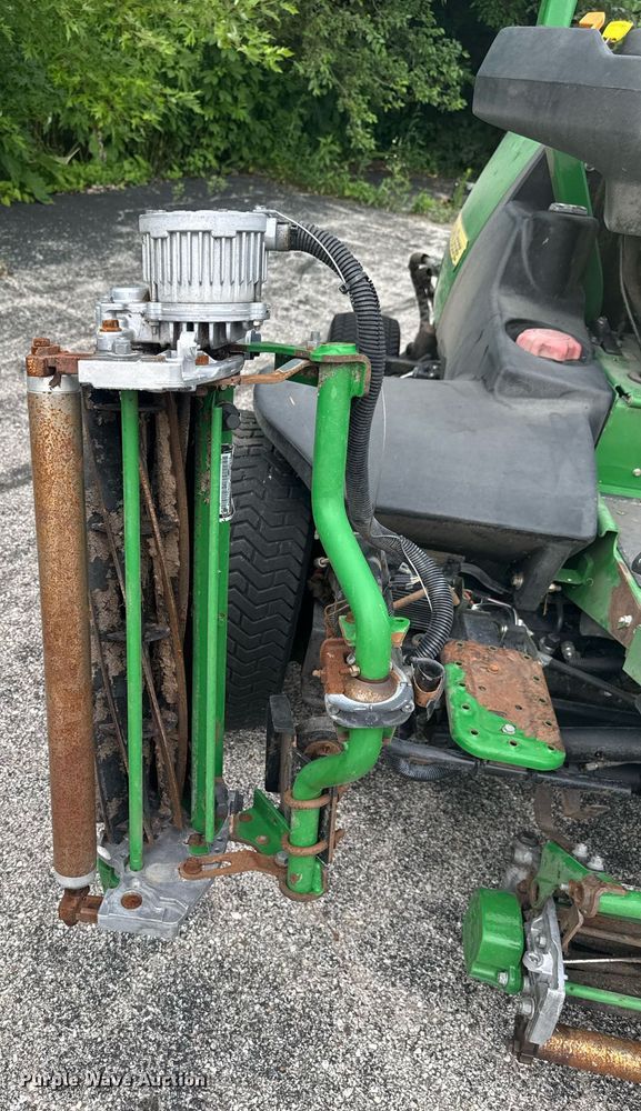 image for item EM2145 John Deere 7500 E-Cut Hybrid reel mower