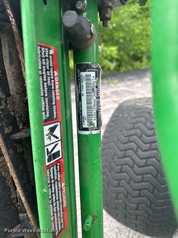 image for item EM2145 John Deere 7500 E-Cut Hybrid reel mower