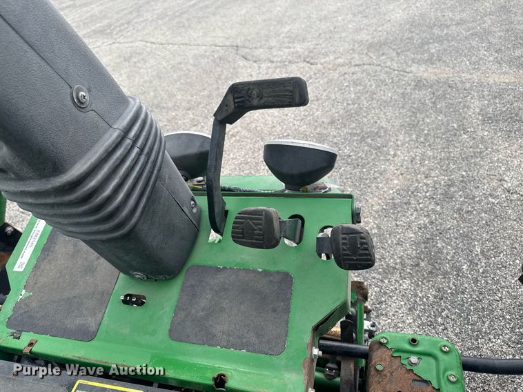 image for item EM2145 John Deere 7500 E-Cut Hybrid reel mower