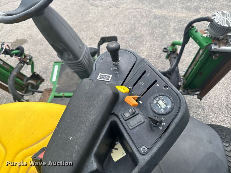 image for item EM2145 John Deere 7500 E-Cut Hybrid reel mower