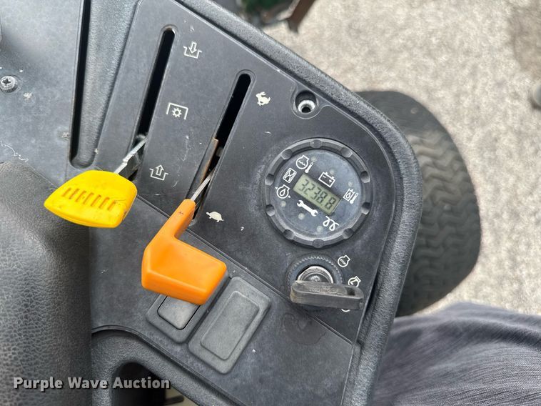 image for item EM2145 John Deere 7500 E-Cut Hybrid reel mower