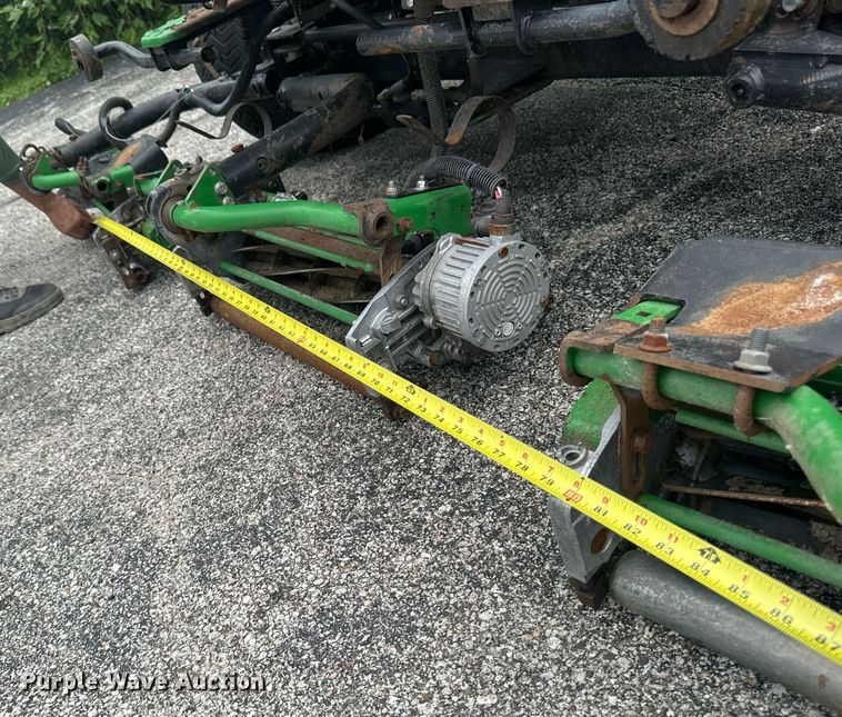 image for item EM2145 John Deere 7500 E-Cut Hybrid reel mower