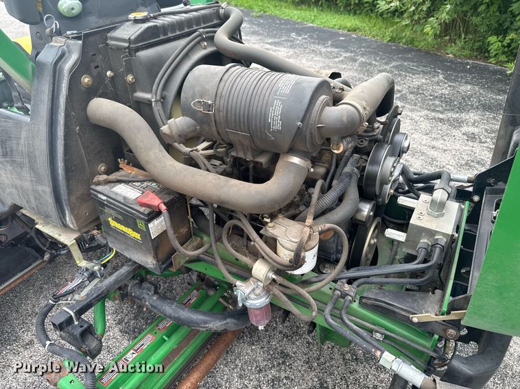 image for item EM2145 John Deere 7500 E-Cut Hybrid reel mower