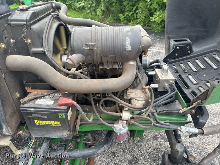 image for item EM2145 John Deere 7500 E-Cut Hybrid reel mower