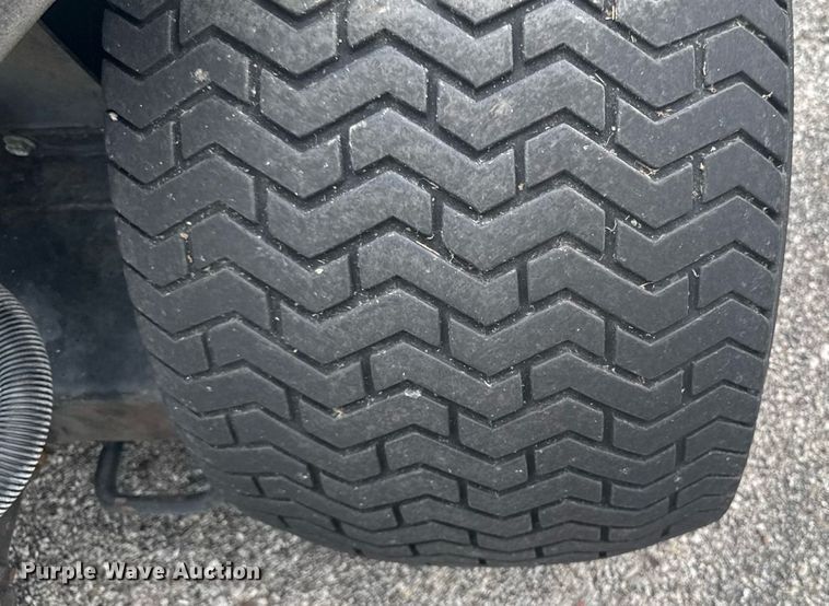 image for item EM2145 John Deere 7500 E-Cut Hybrid reel mower