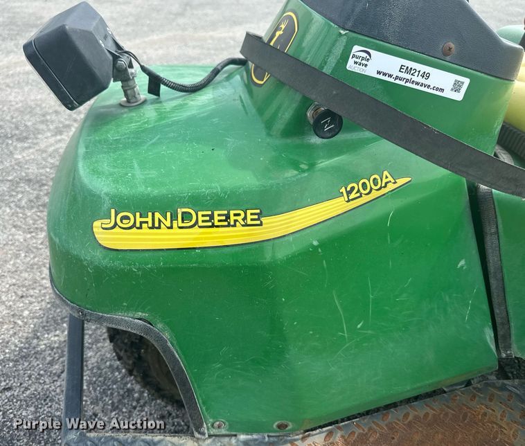 image for item EM2149 John Deere 1200A bunker rake