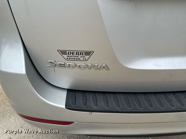 image for item EM2166 2015 Kia Sedona LX van