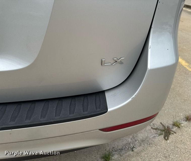 image for item EM2166 2015 Kia Sedona LX van