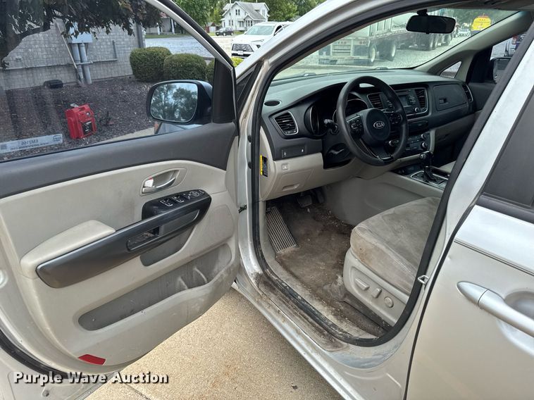 image for item EM2166 2015 Kia Sedona LX van