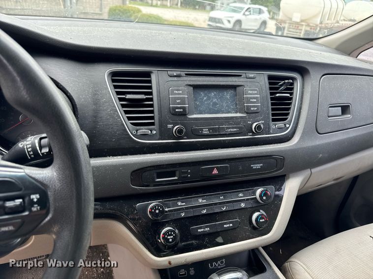 image for item EM2166 2015 Kia Sedona LX van