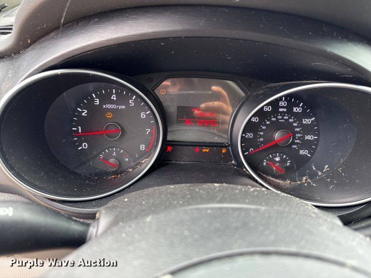 image for item EM2166 2015 Kia Sedona LX van