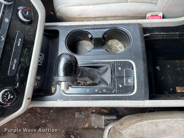 image for item EM2166 2015 Kia Sedona LX van