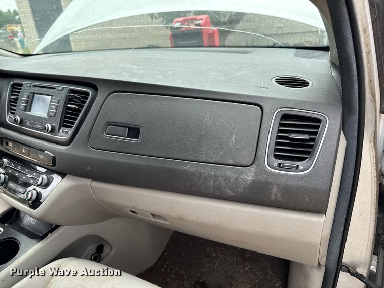 image for item EM2166 2015 Kia Sedona LX van