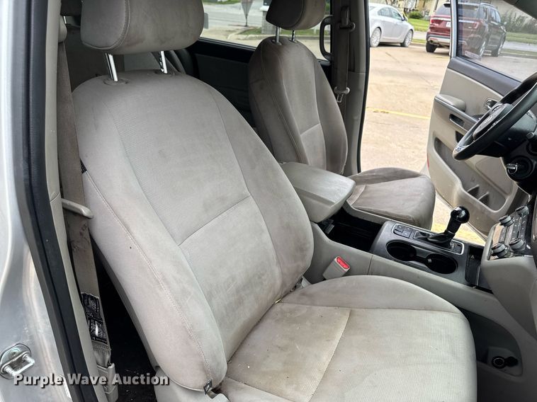 image for item EM2166 2015 Kia Sedona LX van