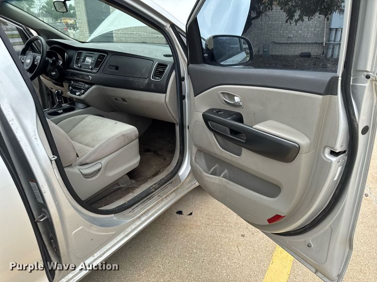image for item EM2166 2015 Kia Sedona LX van
