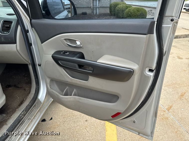 image for item EM2166 2015 Kia Sedona LX van