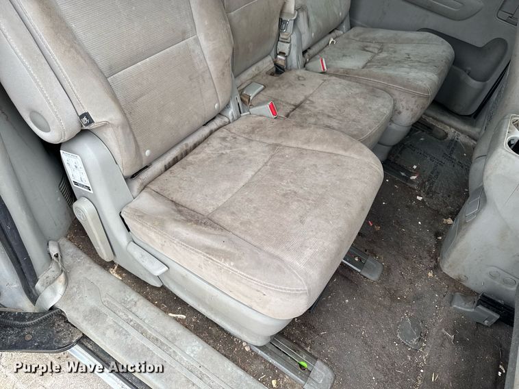 image for item EM2166 2015 Kia Sedona LX van